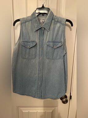 Vintage Andrew’s Blues Sleeveless Chambray Denim Button-Up Sleeveless Top